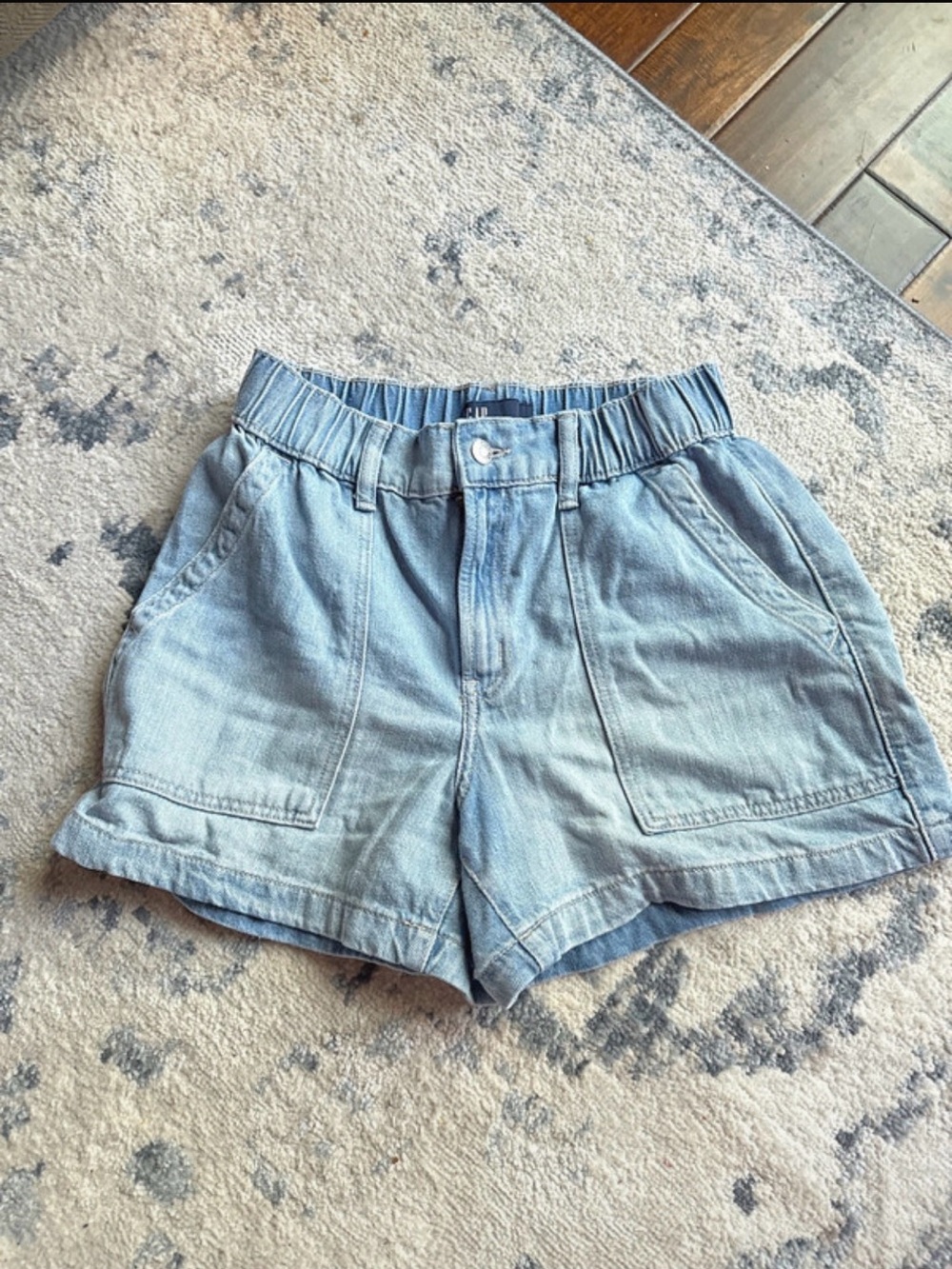 Gap stretch waist shorts size small